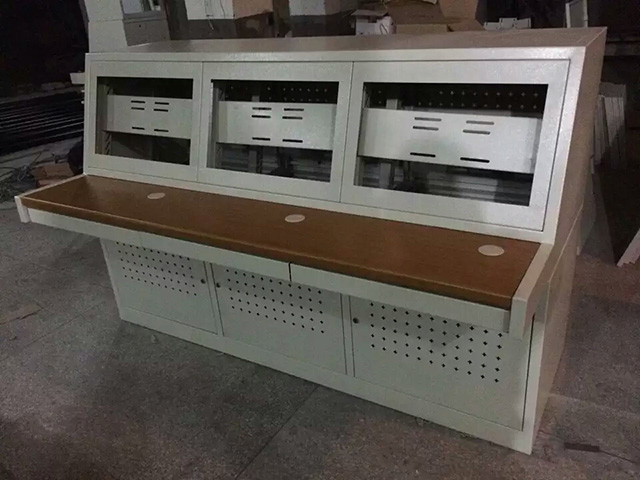 监控操纵台